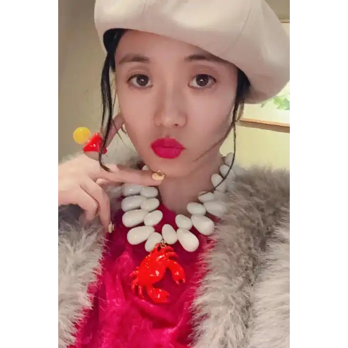 Karışık Renk Yengeç Figürlü Tasarım Kolye