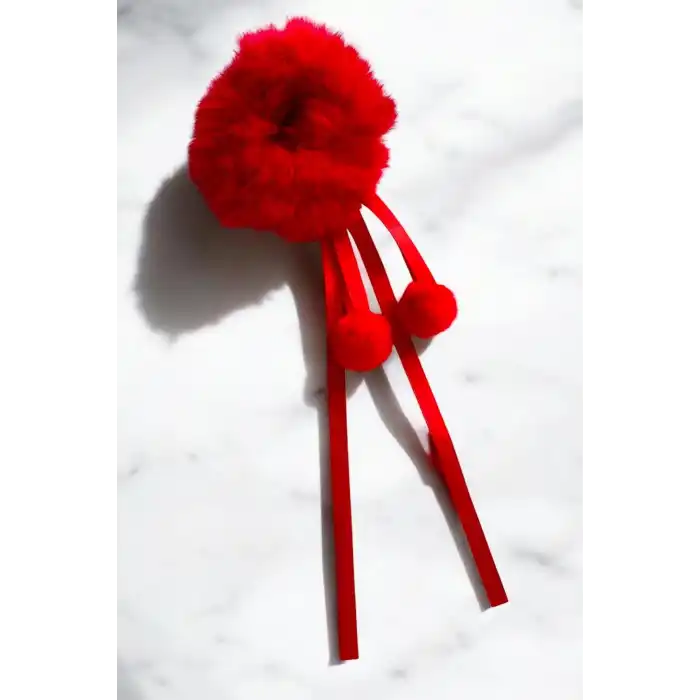 Kırmızı Renk Ponpon Detaylı Peluş Simit Toka