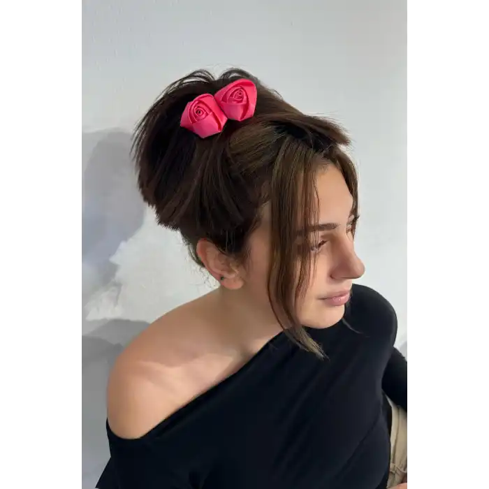 Koyu Kahve Renk Pembe Gül Detaylı Dağınık Topuz Efektli Mandal Toka