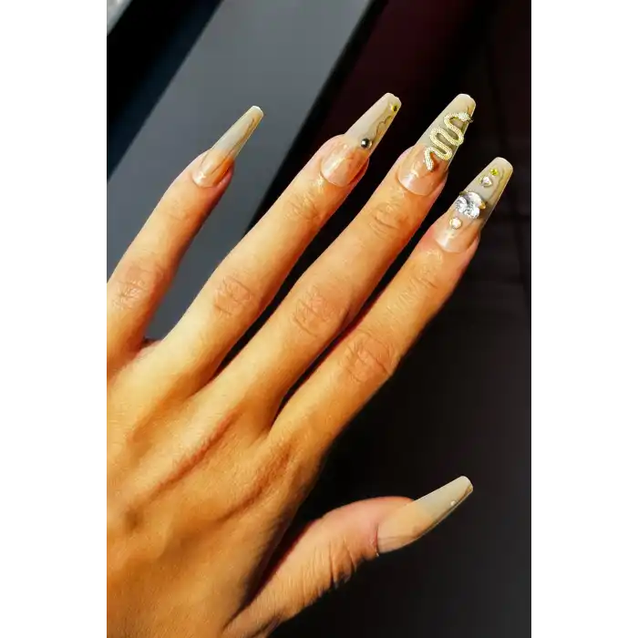 Krem Renk 24´lü Yılan Figürlü Taş Detaylı Takma Tırnak Seti