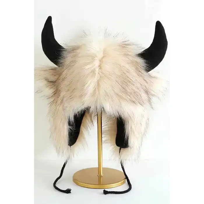 Krem Renk Boynuz Detaylı Peluş Şapka