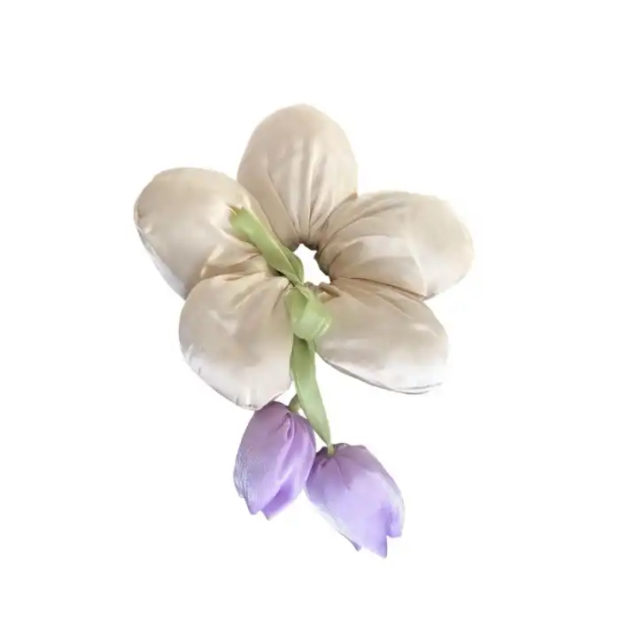 Krem Renk Çiçek Figürlü Sallantılı Simit Toka