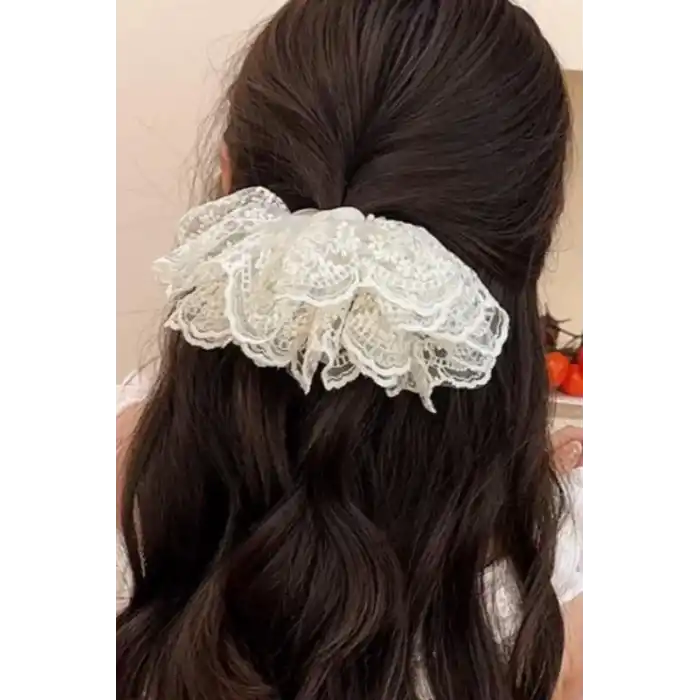 Krem Renk Dantel Detaylı Simit Toka