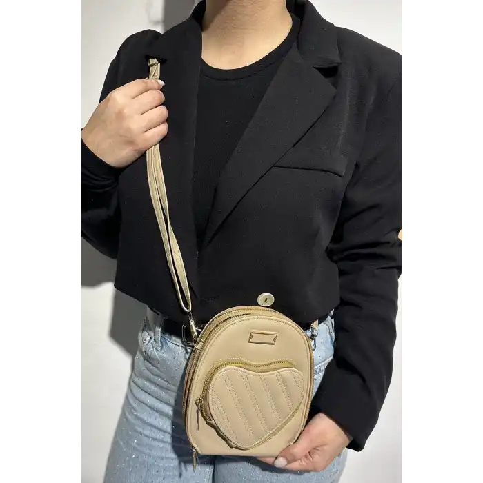 Krem Renk Kalp Detaylı Deri Kadın Çanta