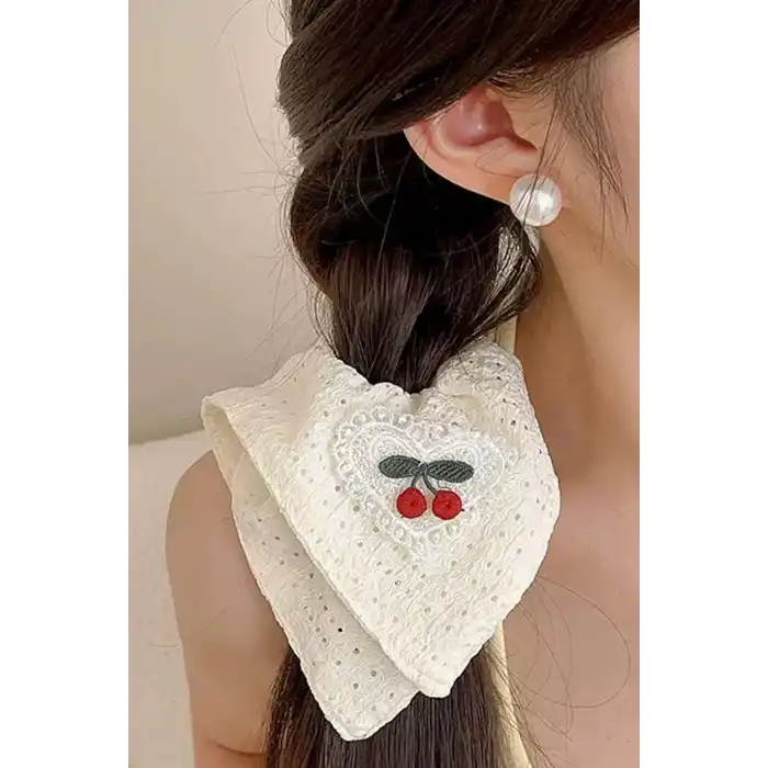 Krem Renk Kiraz Figürlü Simit Toka