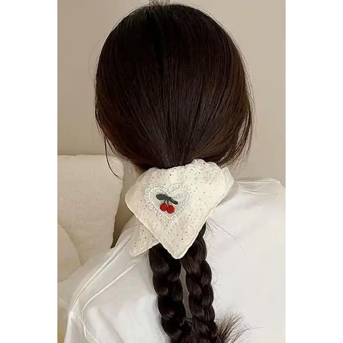 Krem Renk Kiraz Figürlü Simit Toka