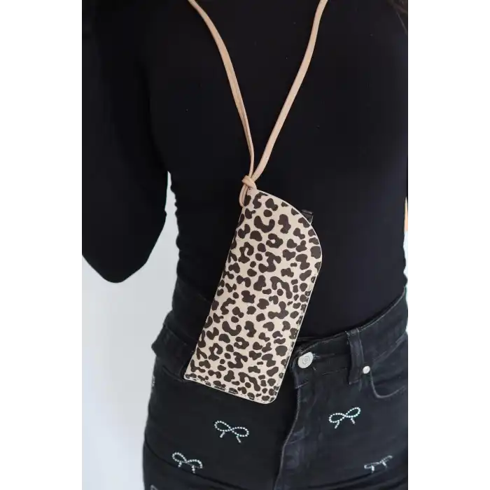 Krem Renk Leopar Desenli Boyundan Asmalı Gözlük Kılıfı