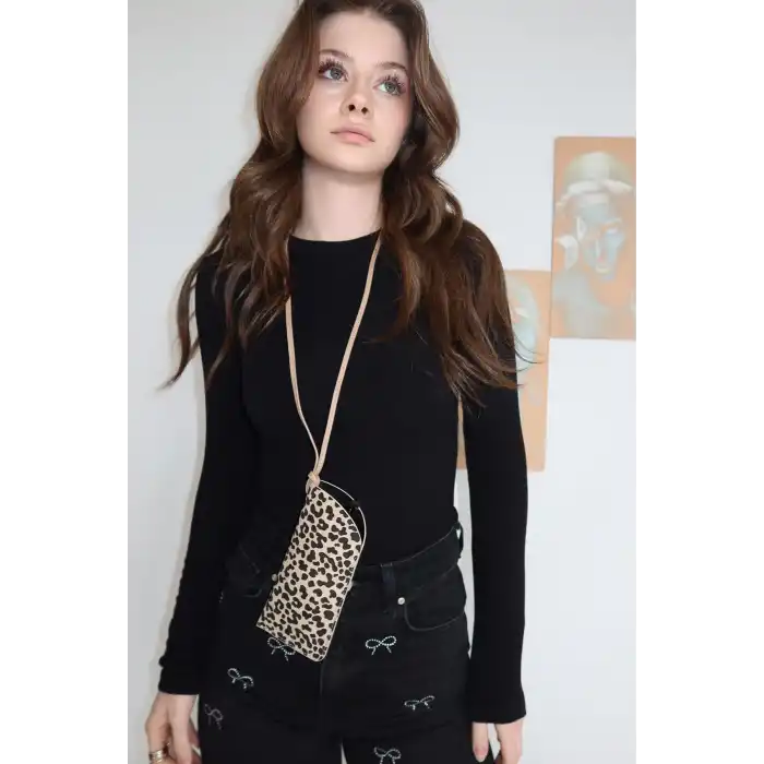 Krem Renk Leopar Desenli Boyundan Asmalı Gözlük Kılıfı