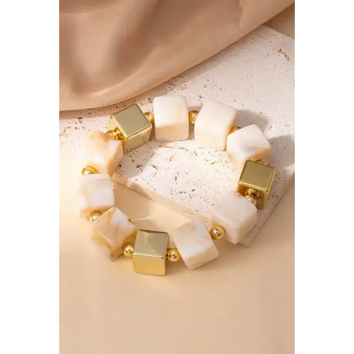 Krem Ve Altın Renk Boncuk Detaylı Bileklik
