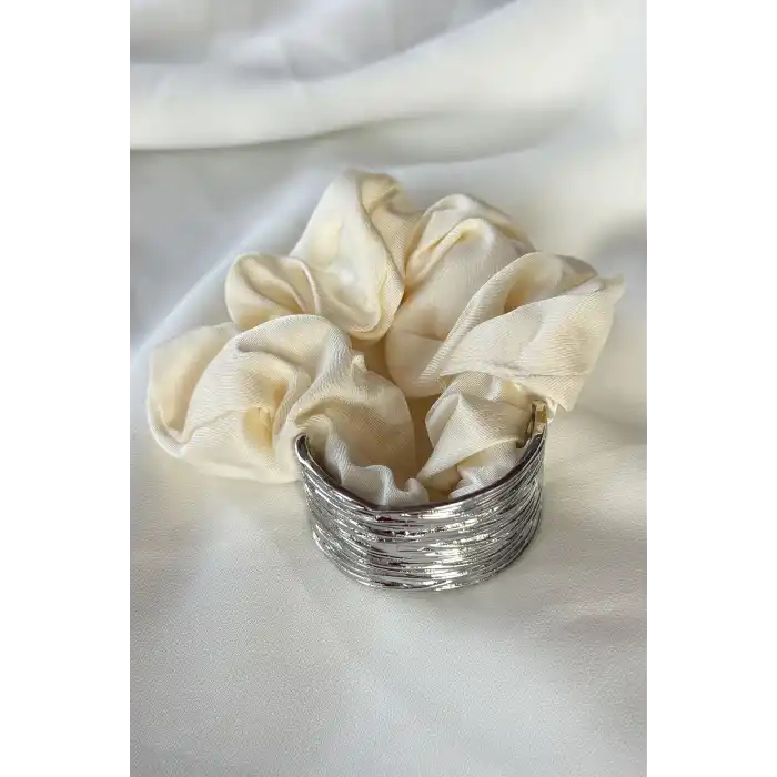 Krem Ve Gümüş Renk Metal Detaylı Simit Toka