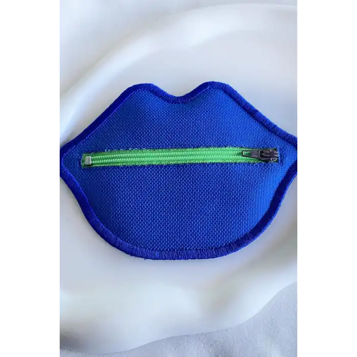 Mavi Renk Dudak Detaylı Kadın Cüzdan