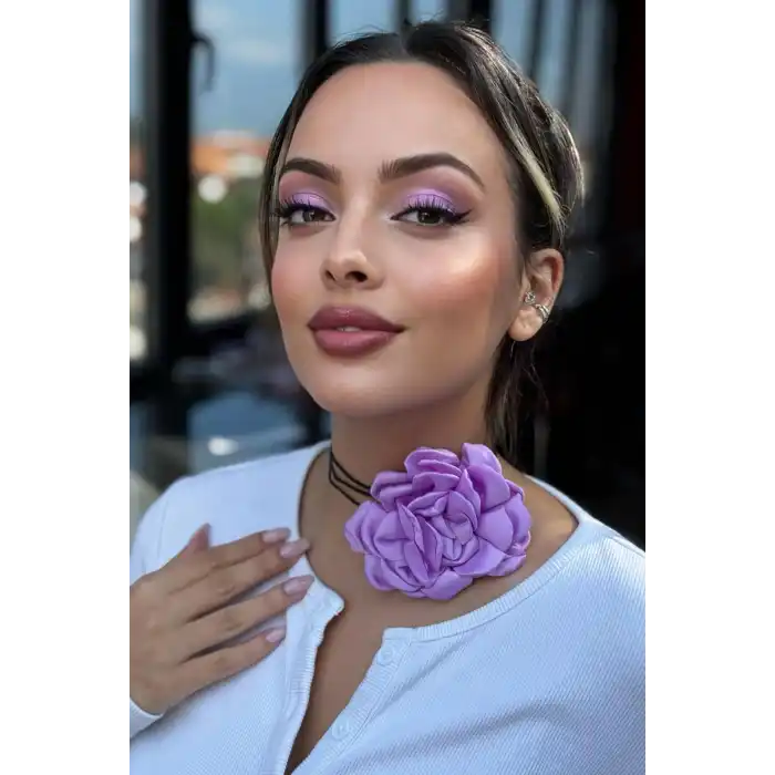 Mor Renk Gül Detaylı İpli Choker Kolye