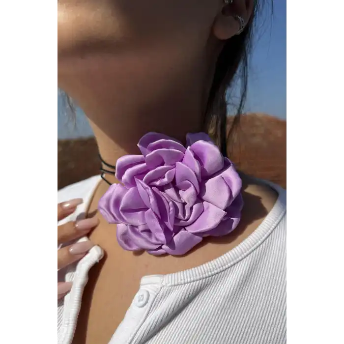 Mor Renk Gül Detaylı İpli Choker Kolye