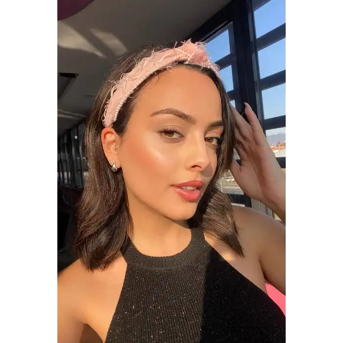 Pembe Renk İnci Detaylı Taç