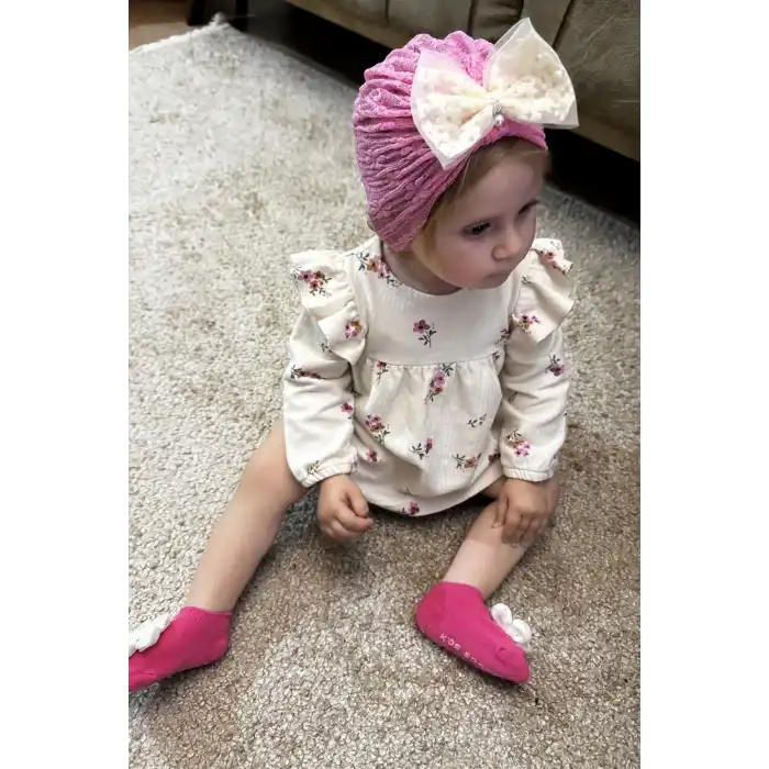 Pembe Renk Kurdele Ve Çiçek Detaylı Çocuk Saç Bonesi Ve Çorap Set