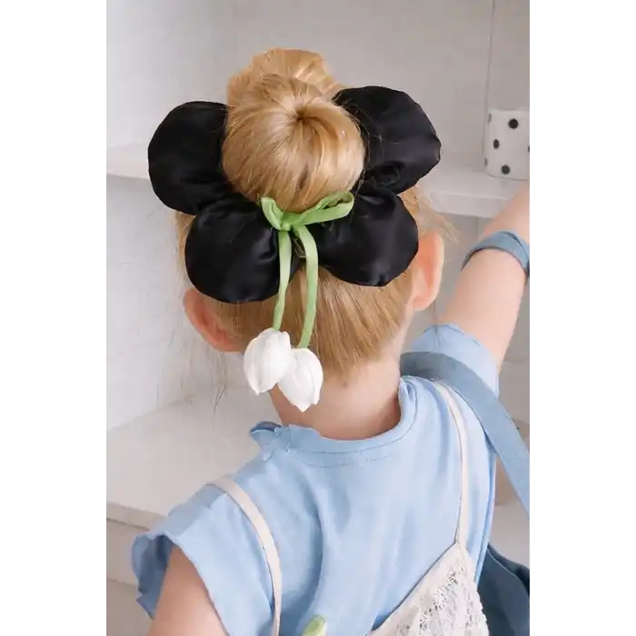 Siyah Renk Çiçek Figürlü Sallantılı Simit Toka