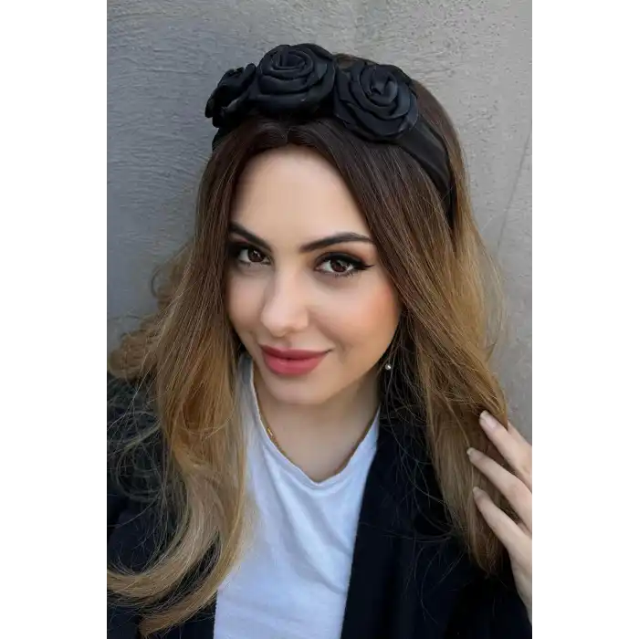 Siyah Renk Gül Detaylı Taç