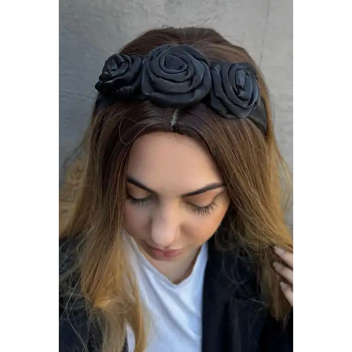 Siyah Renk Gül Detaylı Taç