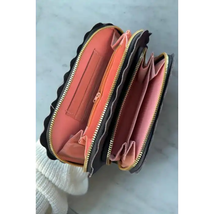 Siyah Renk Kalp Figürlü Ponpon Detaylı Kadın Deri Cüzdan