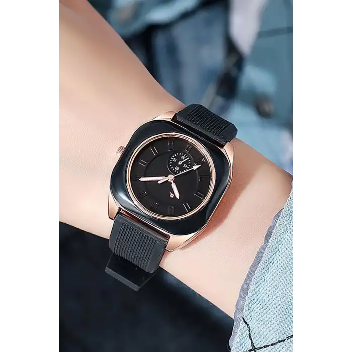 Siyah Renk Silikon Kordonlu Kadın Saat