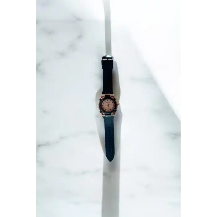 Siyah Renk Silikon Kordonlu Kadın Saat