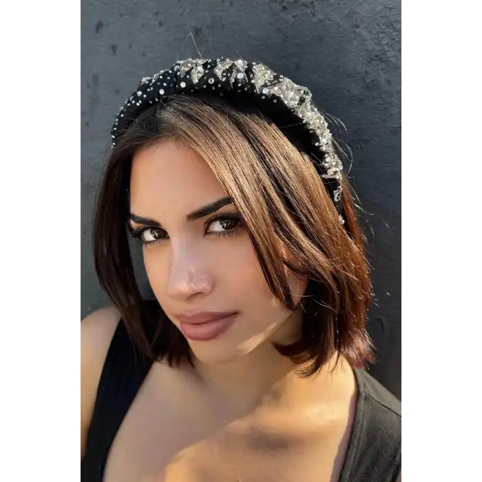 Siyah Renk Taş Detaylı Taç