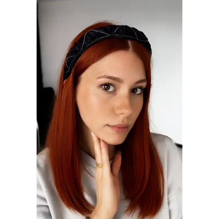 Siyah Renk Taş Detaylı Taç