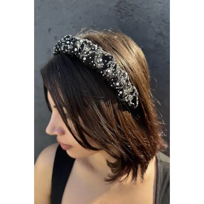 Siyah Renk Taş Detaylı Taç