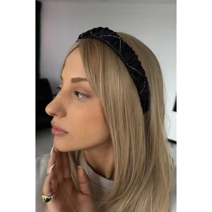 Siyah Renk Taş Detaylı Taç