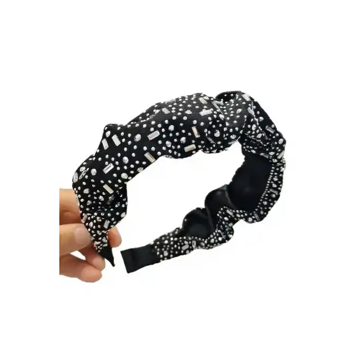 Siyah Renk Taş Detaylı Taç