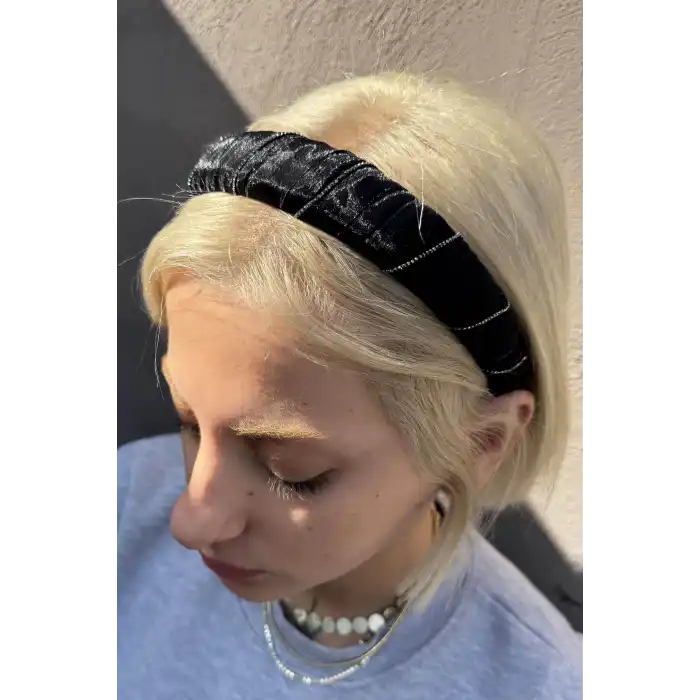 Siyah Renk Taş Detaylı Taç