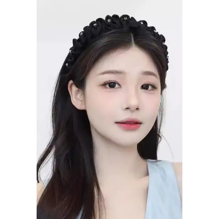 Siyah Renk Taş Detaylı Taç