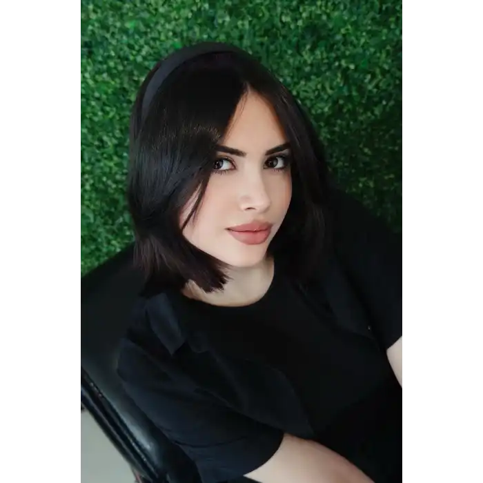 Siyah Renk Uzun Kenarlı Taçlı Takma Kahkül