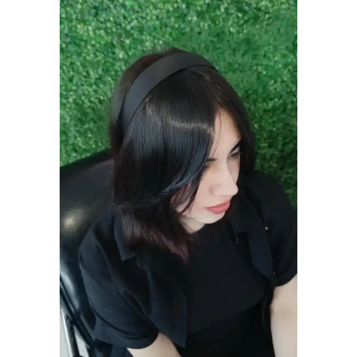 Siyah Renk Uzun Kenarlı Taçlı Takma Kahkül