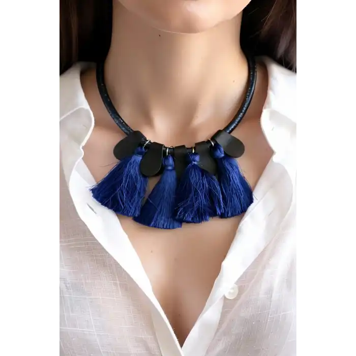 Siyah Ve Mavi Renk Püskül Detaylı Tasarım Kolye