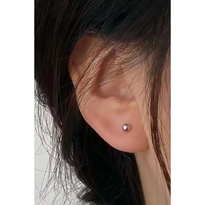 Top Detaylı Gümüş Renk Piercing