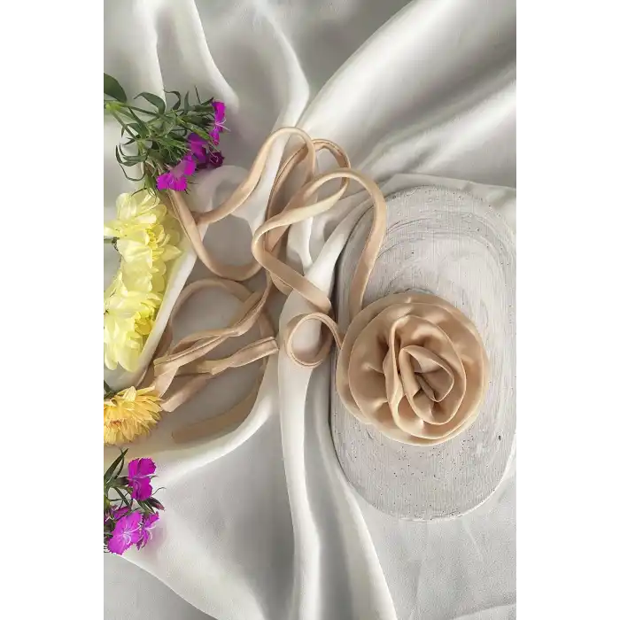 Vizon Renk Gül Detaylı Choker Kolye