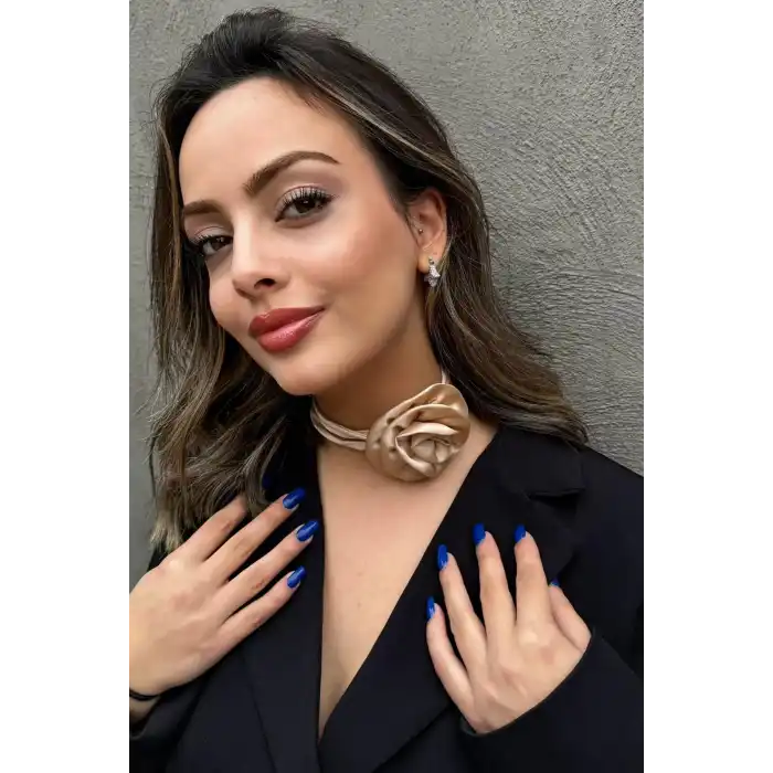 Vizon Renk Gül Detaylı Choker Kolye