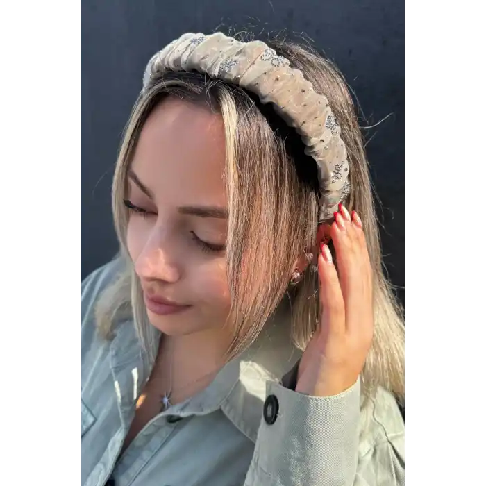 Vizon Renk Taş Detaylı Büzgülü Taç