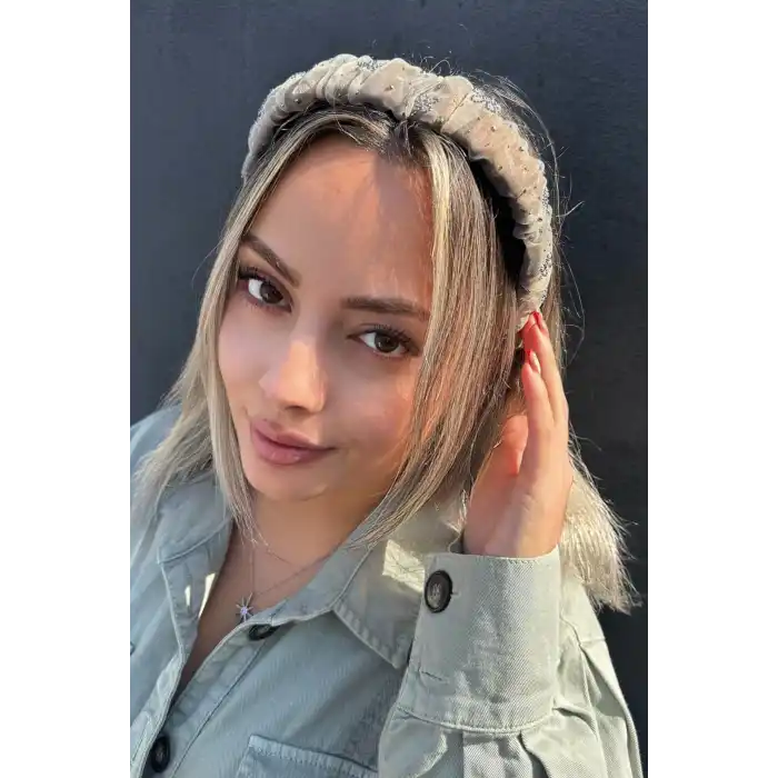 Vizon Renk Taş Detaylı Büzgülü Taç