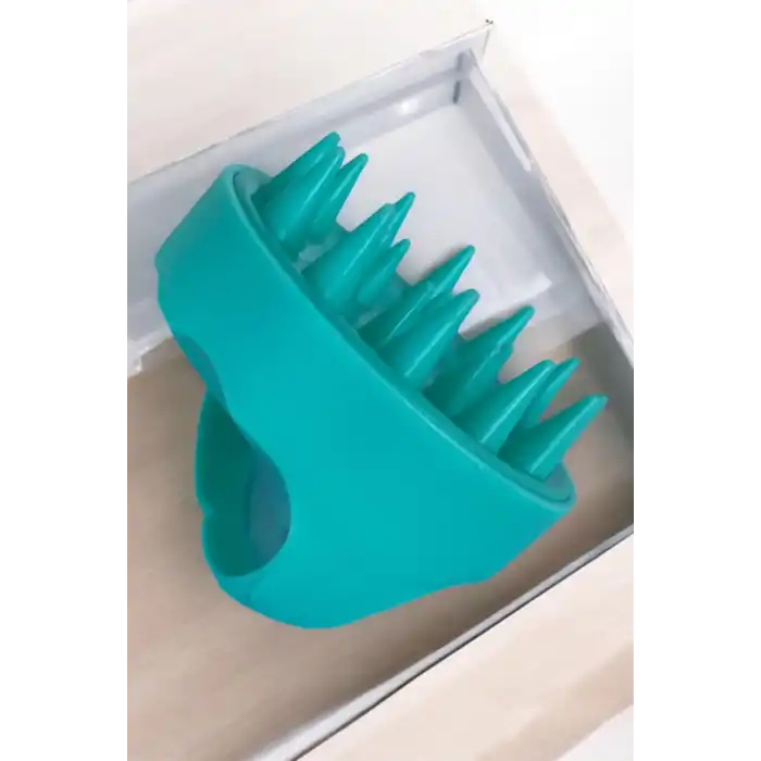 Yeşil Renk Silikon Dişli Saç Derisi Masaj Fırçası