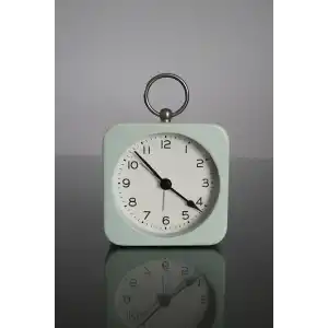 Açık Yeşil Renk Dekoratif Işıklı Alarmlı Masa Saati