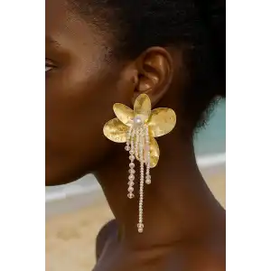 Altın Renk Çiçek Figürlü İnci Detaylı Tasarım Küpe (Çift)