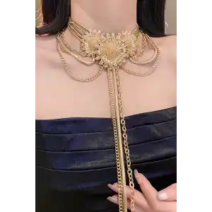 Altın Renk Çiçek Figürlü Tasarım Kolye