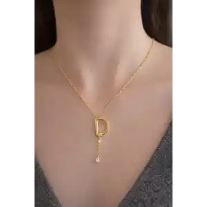 Altın Renk D Harfli Taş Detaylı Çelik Kolye