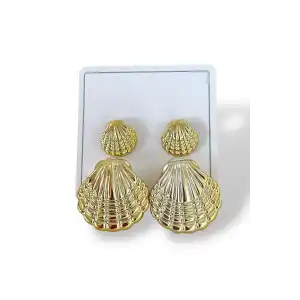Altın Renk Deniz Kabuğu Figürlü Küpe Set
