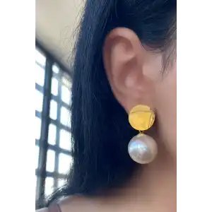 Altın Renk İnci Detaylı Çelik Küpe (Çift)