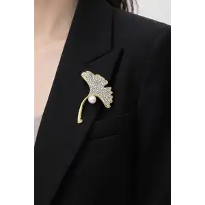 Altın Renk İnci Detaylı Taşlı Broş