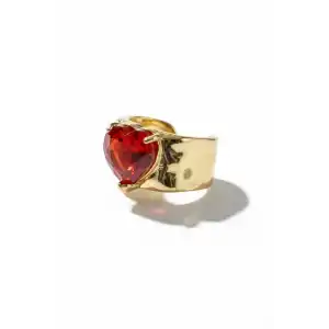 Altın Renk Kalp Figürlü Kırmızı Taş Detaylı 14K Altın Kaplama Ear Cuff (Tek)