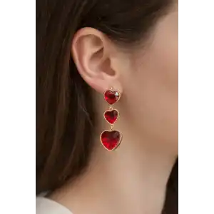 Altın Renk Kırmızı Kalp Detaylı Çelik Küpe (Çift)